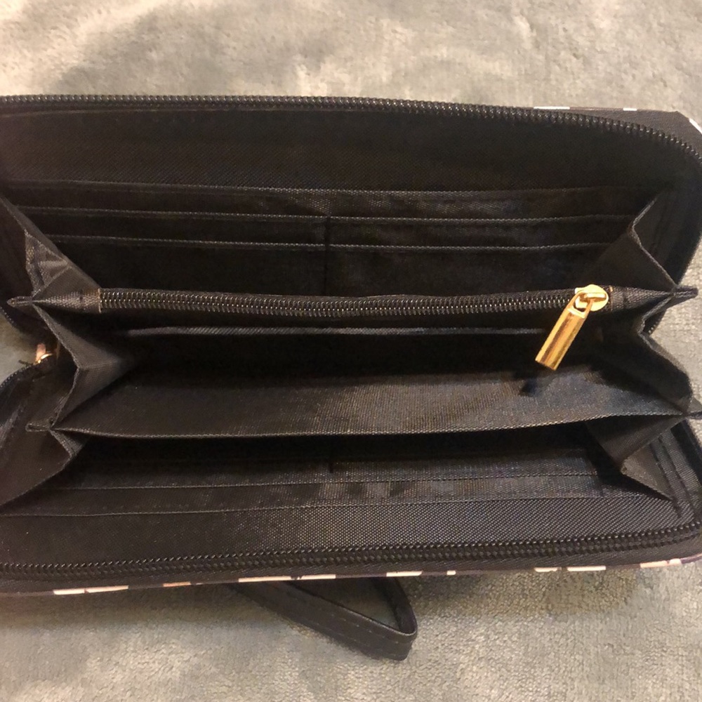 NWOT Animal Print Zippered Wristlet Wallet - Picture 5 of 5